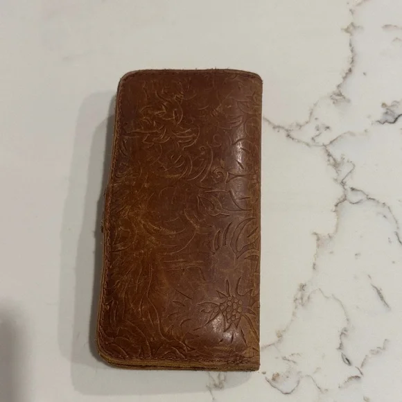 Portland leather Brown Embossed Leather Wallet - Picture 2 of 4
